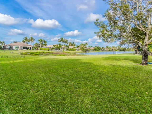 15355 SW 34th St, Davie FL 33331