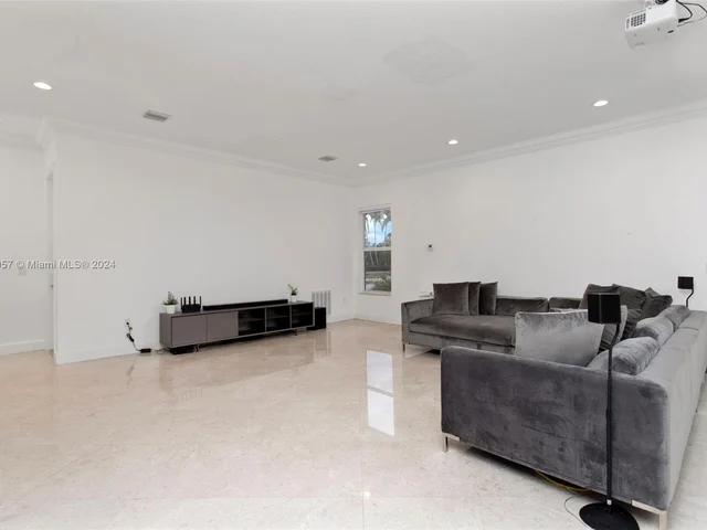 15355 SW 34th St, Davie FL 33331