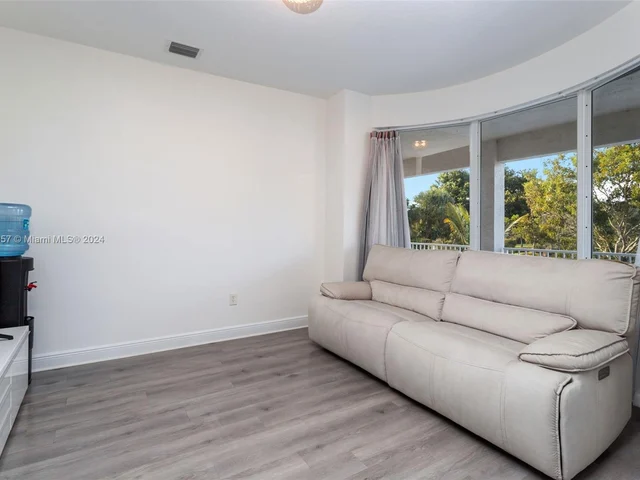 15355 SW 34th St, Davie FL 33331