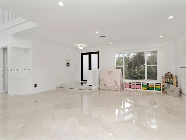 15355 SW 34th St, Davie FL 33331