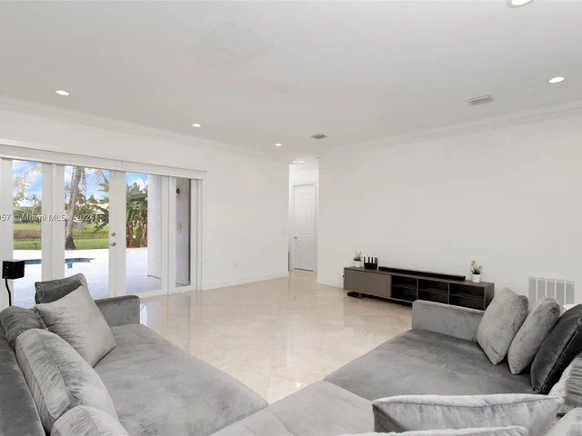 15355 SW 34th St, Davie FL 33331