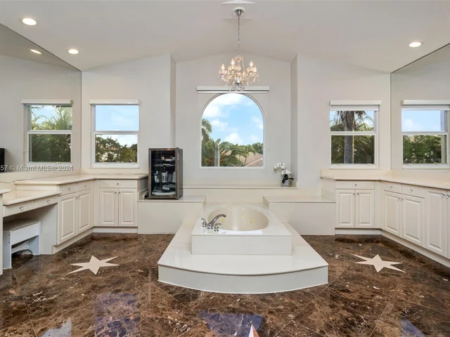 15355 SW 34th St, Davie FL 33331