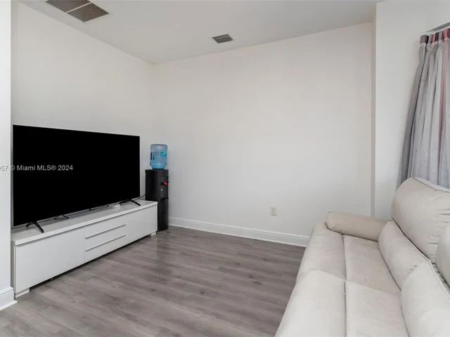 15355 SW 34th St, Davie FL 33331