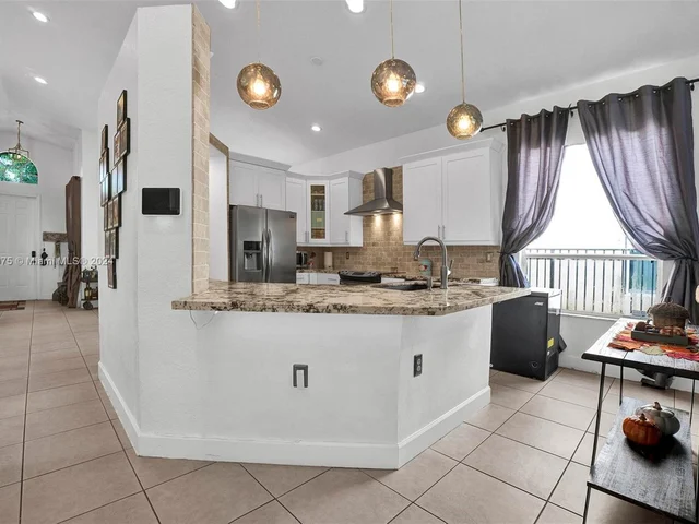 4123 NE 22nd St, Homestead FL 33033