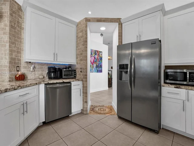 4123 NE 22nd St, Homestead FL 33033