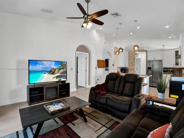 4123 NE 22nd St, Homestead FL 33033