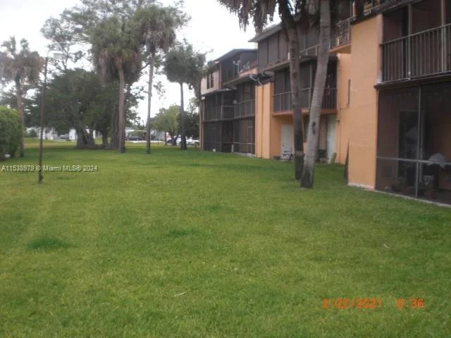 430 Commodore Dr # 105, Plantation FL 33325