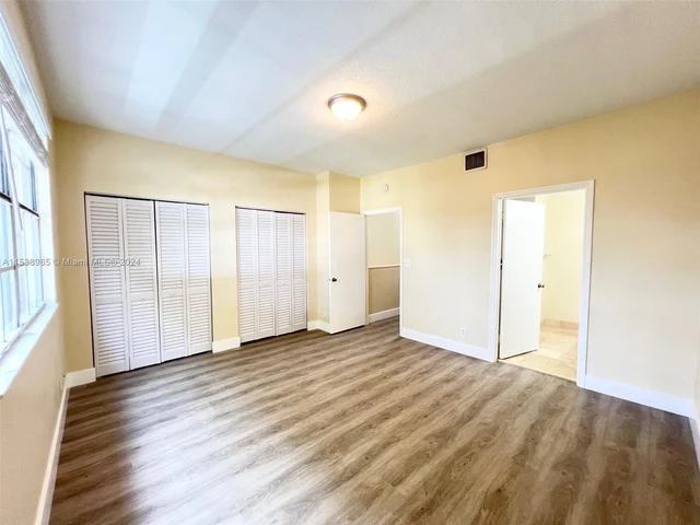 870 Sorrento Dr, Weston FL 33326