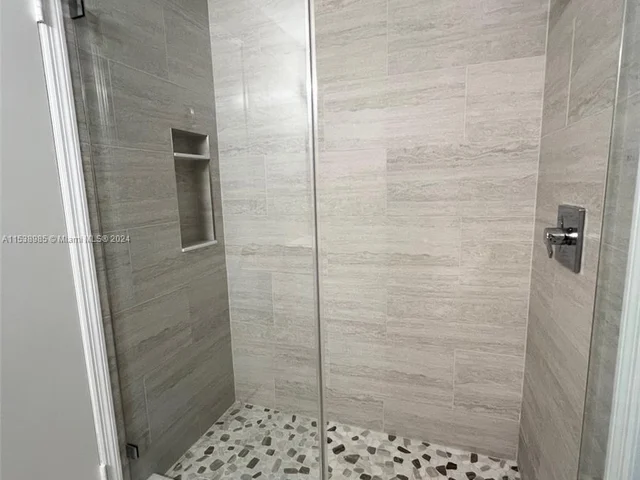 870 Sorrento Dr, Weston FL 33326