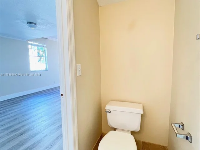 870 Sorrento Dr, Weston FL 33326