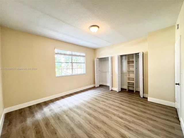 870 Sorrento Dr, Weston FL 33326