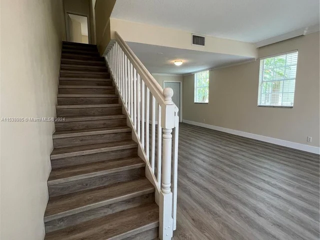 870 Sorrento Dr, Weston FL 33326