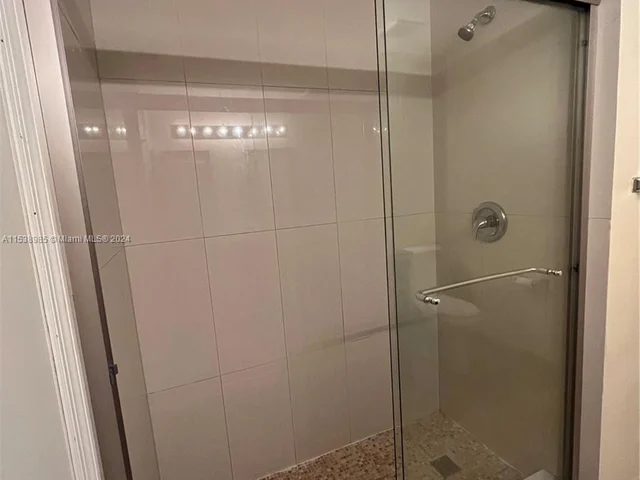 870 Sorrento Dr, Weston FL 33326