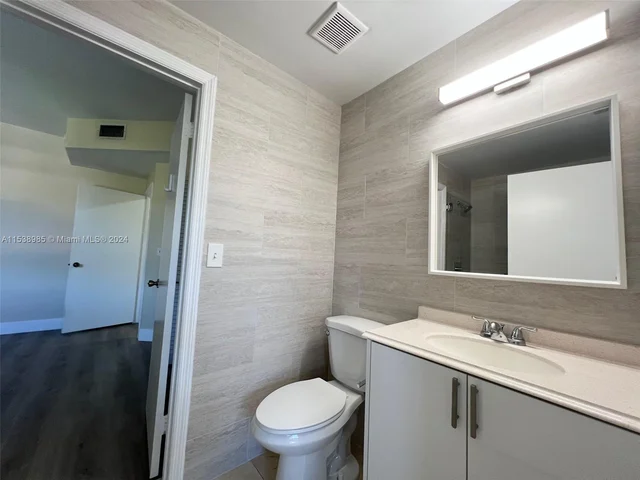 870 Sorrento Dr, Weston FL 33326