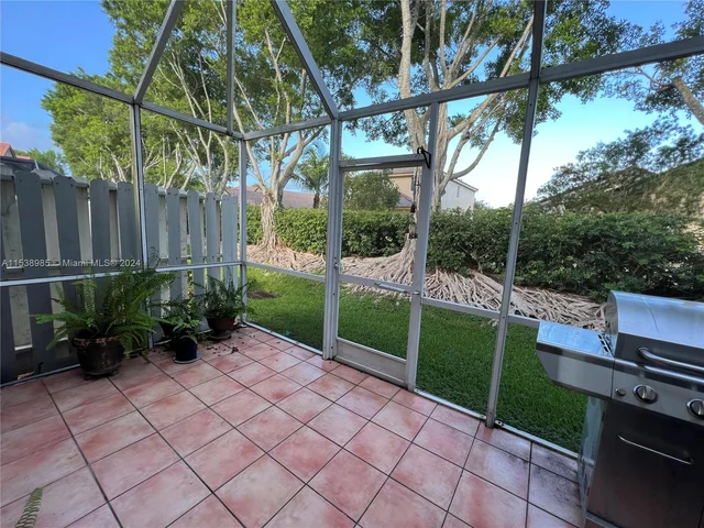 870 Sorrento Dr, Weston FL 33326