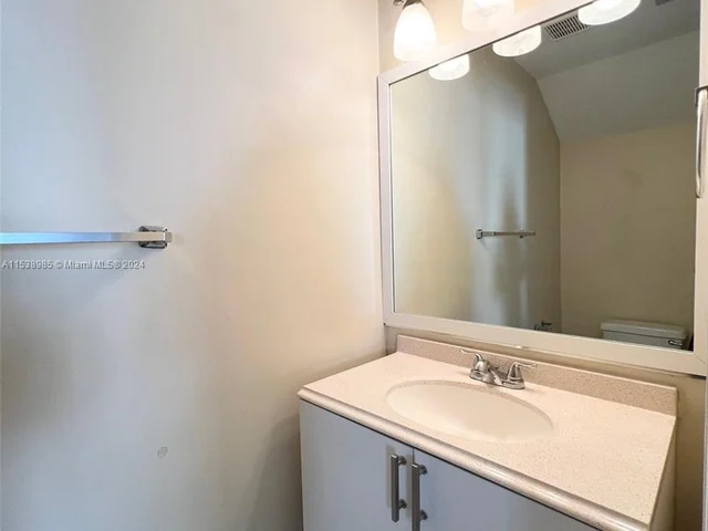870 Sorrento Dr, Weston FL 33326