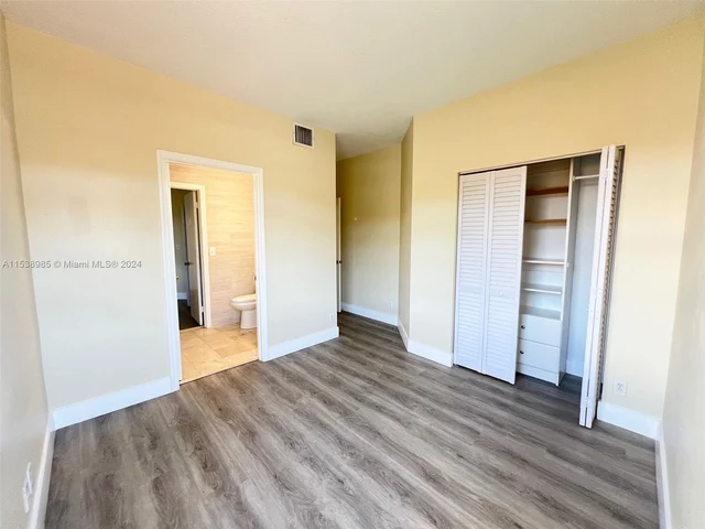 870 Sorrento Dr, Weston FL 33326