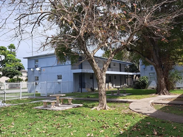 428 NE 82nd St # 4E, Miami FL 33138