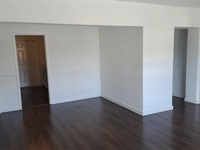 428 NE 82nd St # 4E, Miami FL 33138