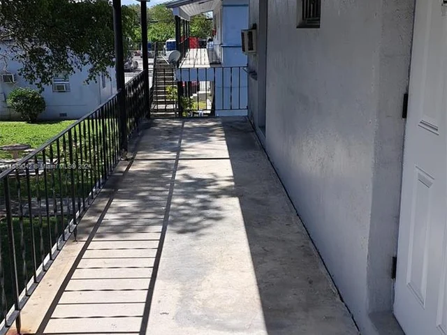 428 NE 82nd St # 4E, Miami FL 33138