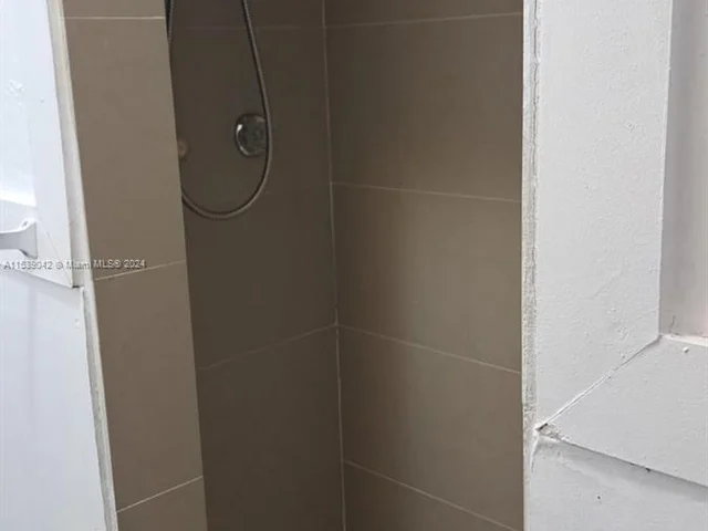 428 NE 82nd St # 4E, Miami FL 33138