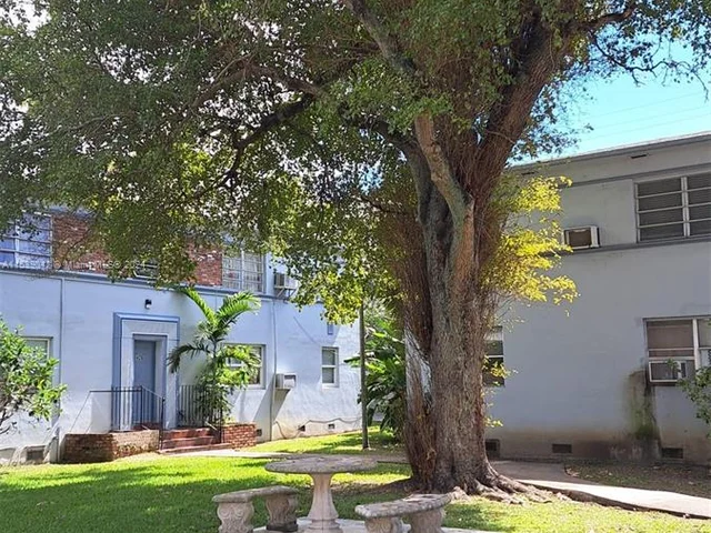 428 NE 82nd St # 4E, Miami FL 33138