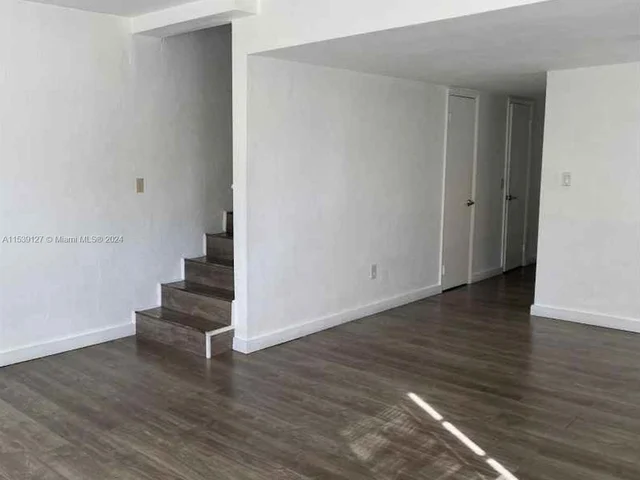 10907 N Kendall Dr # 422, Miami FL 33176