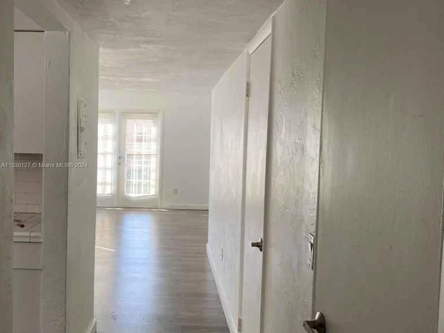 10907 N Kendall Dr # 422, Miami FL 33176