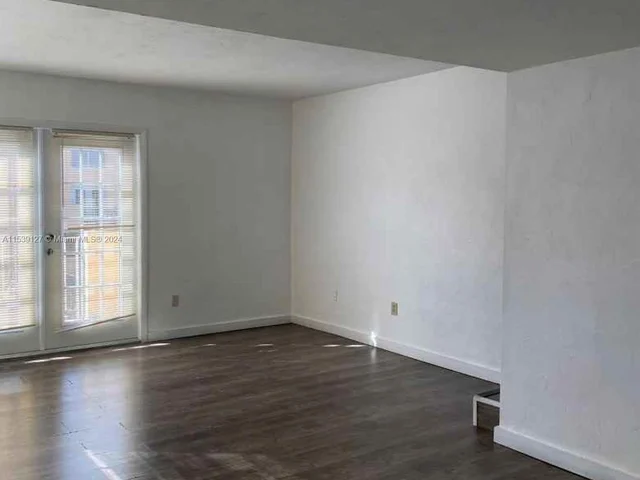 10907 N Kendall Dr # 422, Miami FL 33176