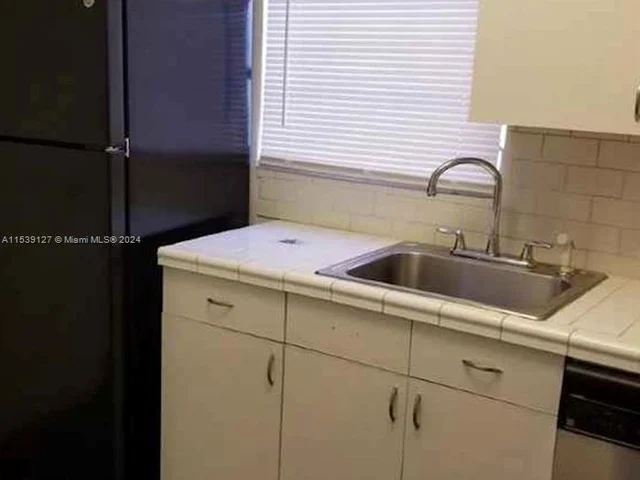 10907 N Kendall Dr # 422, Miami FL 33176