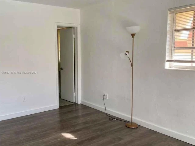 10907 N Kendall Dr # 422, Miami FL 33176