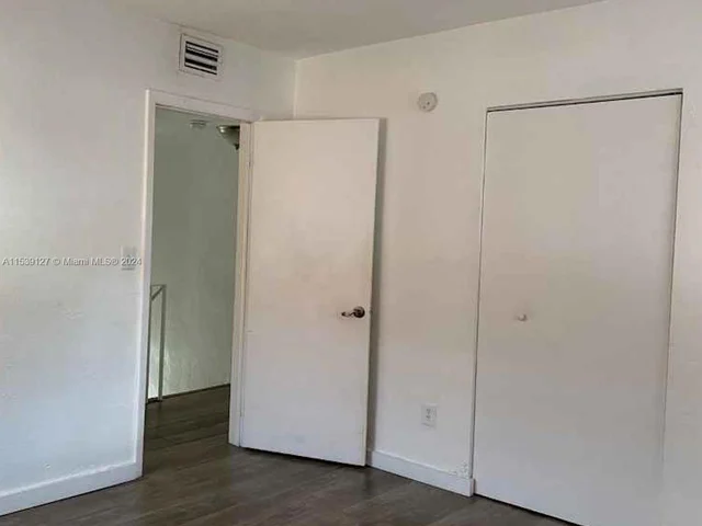 10907 N Kendall Dr # 422, Miami FL 33176