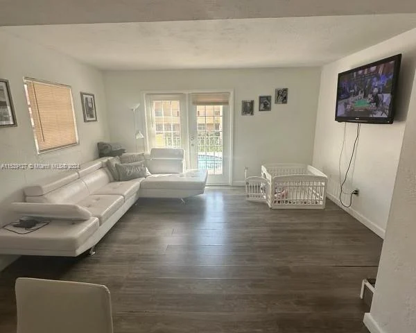 10907 N Kendall Dr # 422, Miami FL 33176