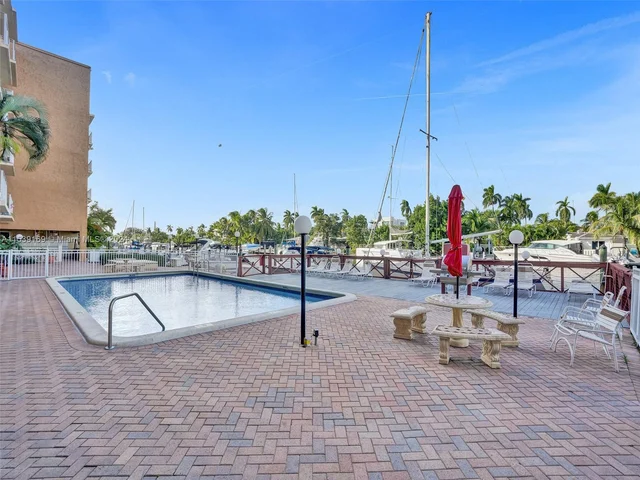 1777 SE 15th St # 217, Fort Lauderdale FL 33316