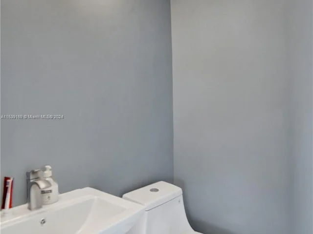 1777 SE 15th St # 217, Fort Lauderdale FL 33316