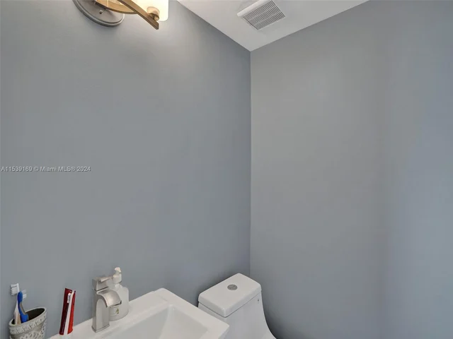 1777 SE 15th St # 217, Fort Lauderdale FL 33316