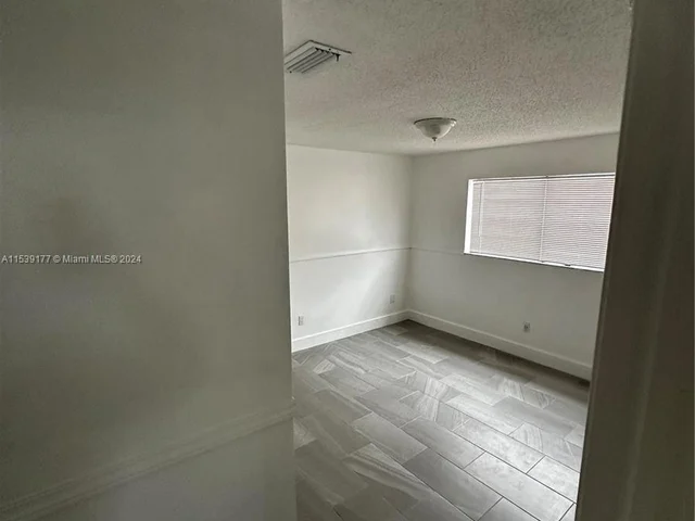 6895 SW 39th ST, Miami FL 33155