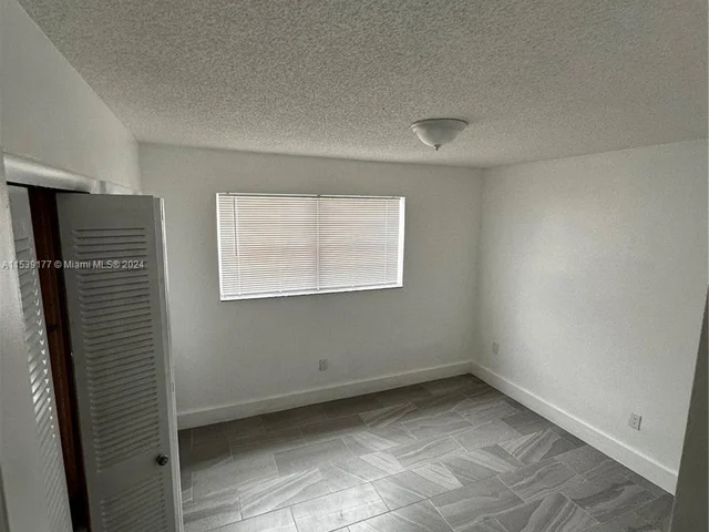 6895 SW 39th ST, Miami FL 33155