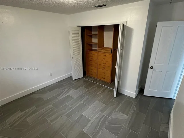 6895 SW 39th ST, Miami FL 33155