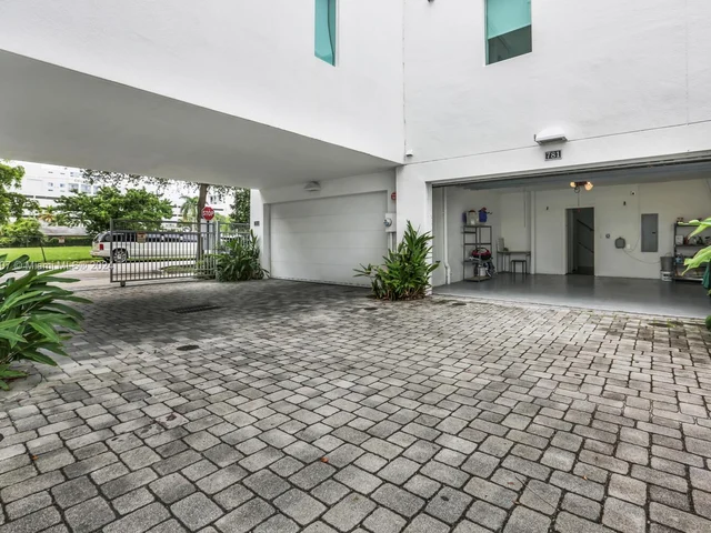 781 NE 4th Ave # 781, Fort Lauderdale FL 33304