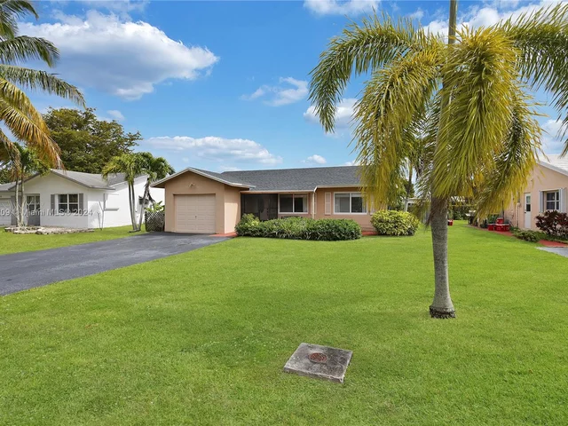 7304 Westwood Dr, Tamarac FL 33321