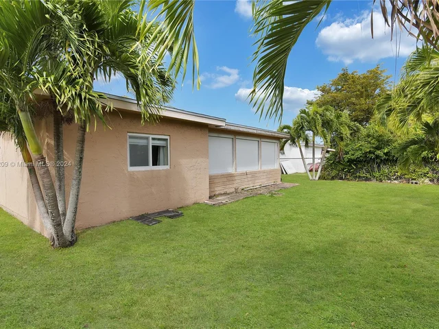 7304 Westwood Dr, Tamarac FL 33321