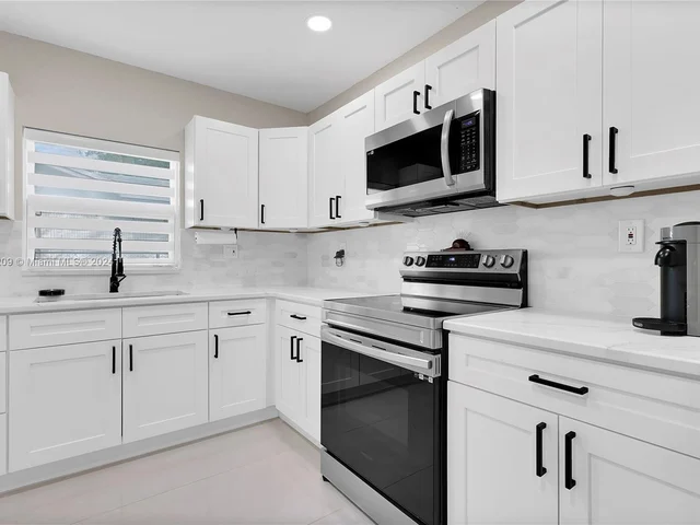 7304 Westwood Dr, Tamarac FL 33321