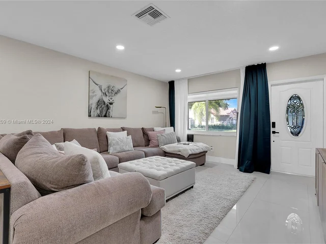 7304 Westwood Dr, Tamarac FL 33321