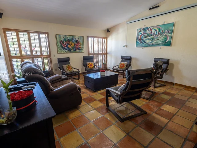 16818 Royal Poinciana Dr, Weston FL 33326