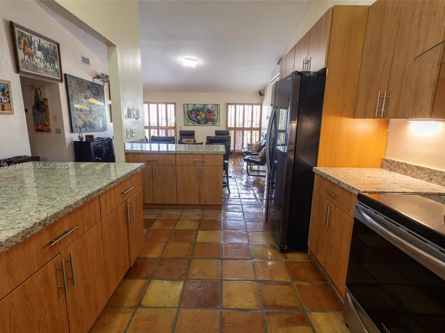 16818 Royal Poinciana Dr, Weston FL 33326