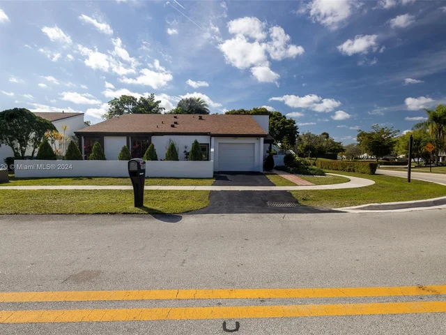 16818 Royal Poinciana Dr, Weston FL 33326