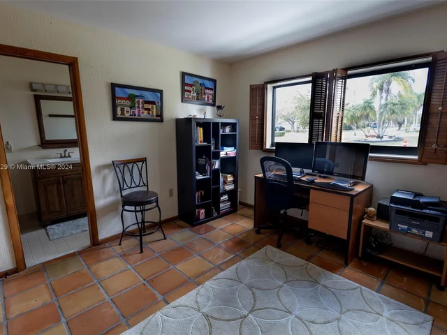 16818 Royal Poinciana Dr, Weston FL 33326