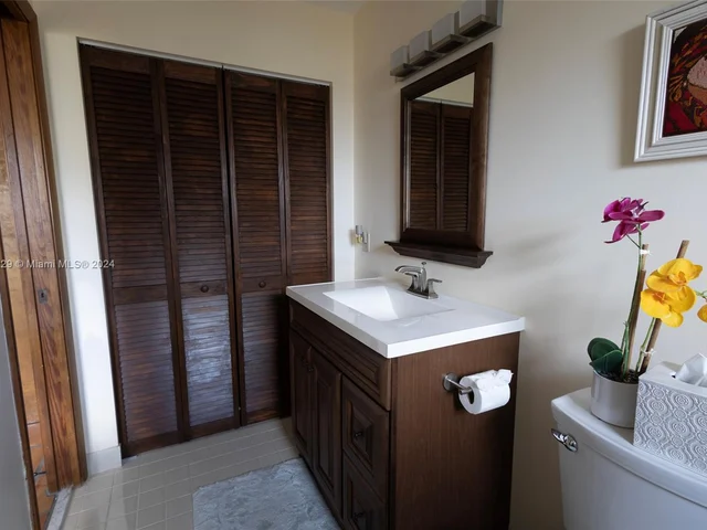 16818 Royal Poinciana Dr, Weston FL 33326