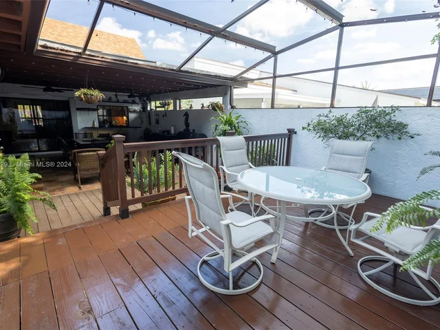 16818 Royal Poinciana Dr, Weston FL 33326